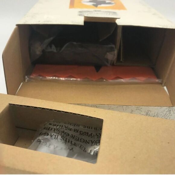 NEW PR3673 Hallmark Hauntington Cackling Witch Luminary - Picture 5 of 13